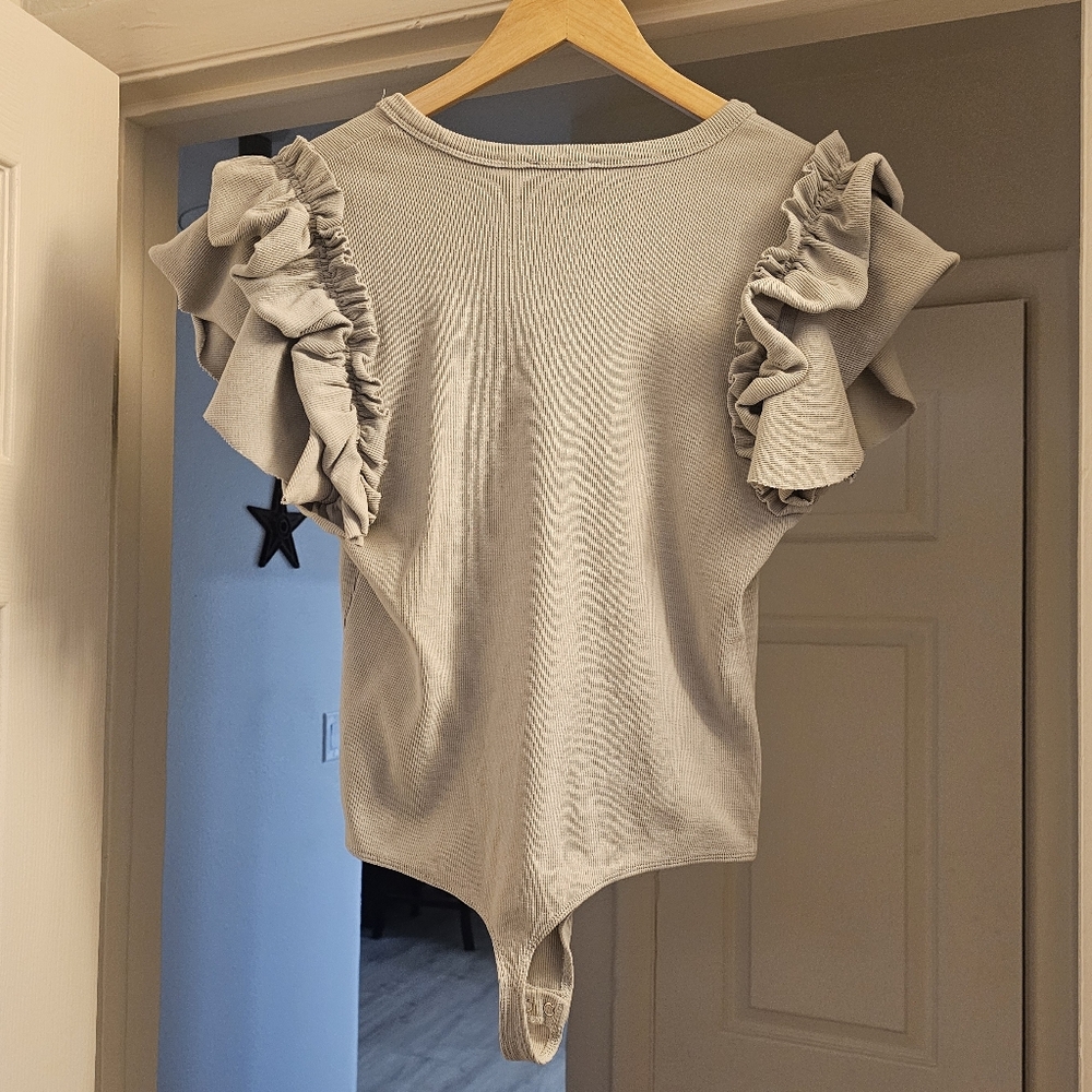 Gray Ruffled Sleeve Top - Picture 2 of 2